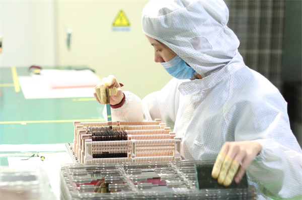 超越视觉的极致体验：7寸高清电容触摸显示屏的魅力
